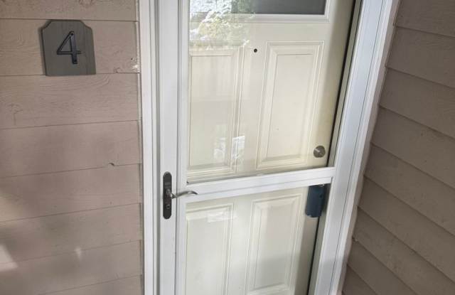 1bd/1ba Kirkland Condo