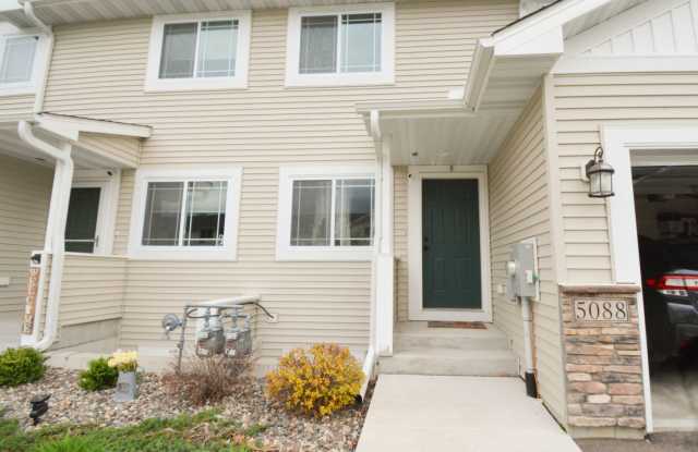 3 Floor Townhome With Large Yard
