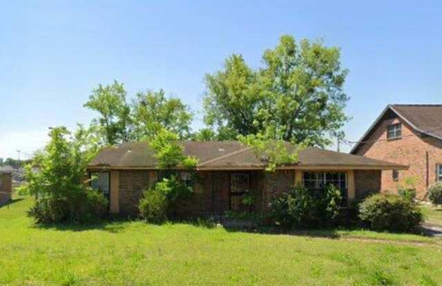 Photo of Spacious 4 Bed/2 Bath Single Family Home in Montgomery, AL - $1650/mo