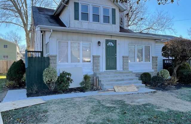 233 COTTAGE AVENUE