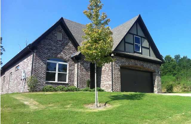 Fultondale/ Chapel Hill Sub-Division 4 BR / 2 Barhrooms / 2 car Garage