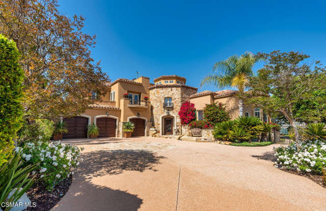 32461 Saddle Mountain Drive