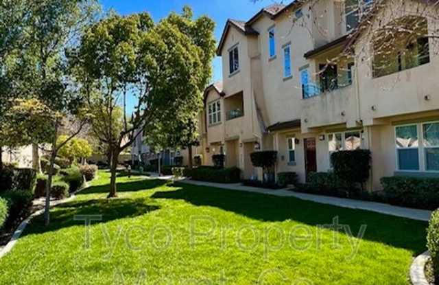 2709 Apricot Court