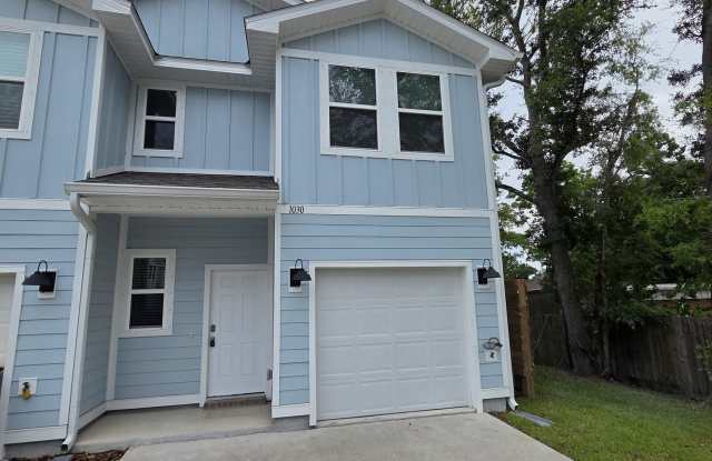 Photo of 1030 McLaren Circle