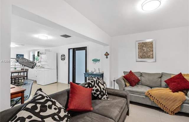 519 NW 52 St  # 519, Miami, FL 33127