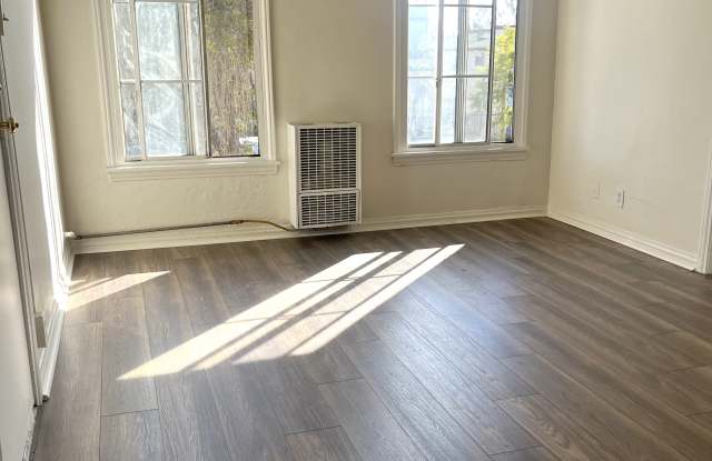 Photo of 2329 Crenshaw Blvd