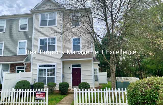 Photo of Raleigh Townhome Convenient to I440  I540, Huge Master Suite, Near Anderson Pointe Park!