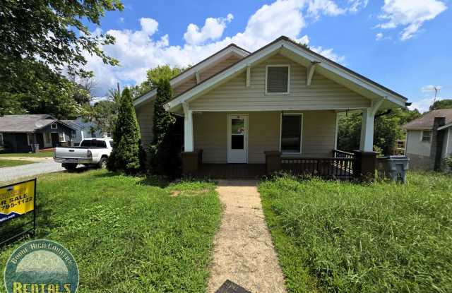 Charming 2bd/1ba Home In Lenoir