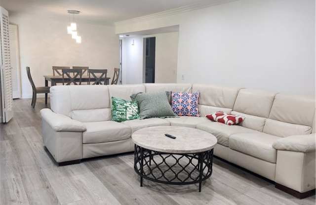 5515 Paseo Del Lago W 2G