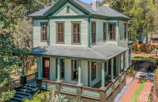 212 W 40th Street