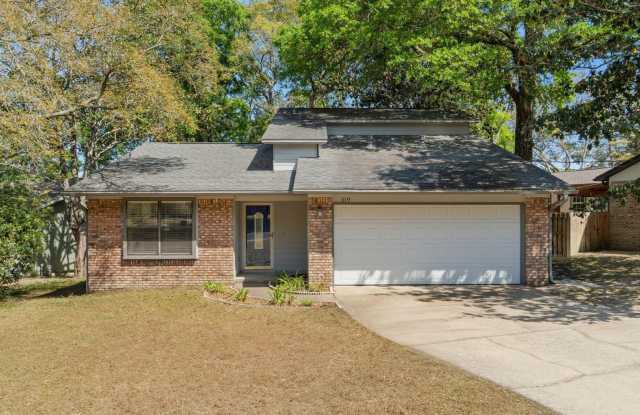 Ideal Niceville Location!