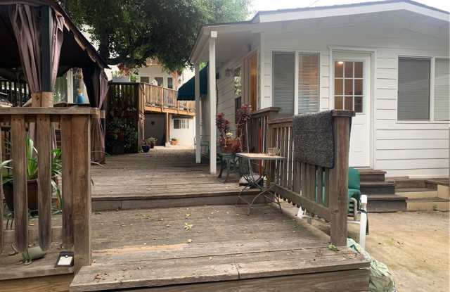 368 Mariposa Avenue