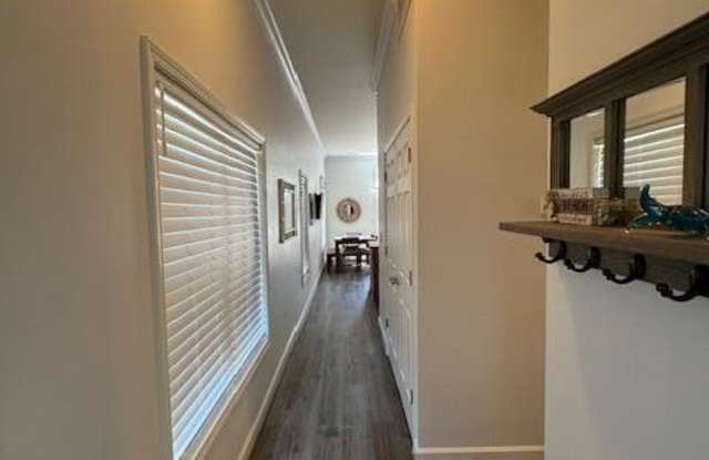 1605 Shoreline Place