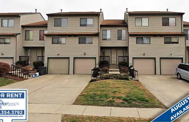 $1,375 | 3 Bedroom, 2.5 Bathroom Town Home | No Pets | Available for July 1st, 2024 Move In! - 640 Westwinds Drive, Iowa City, IA 52246