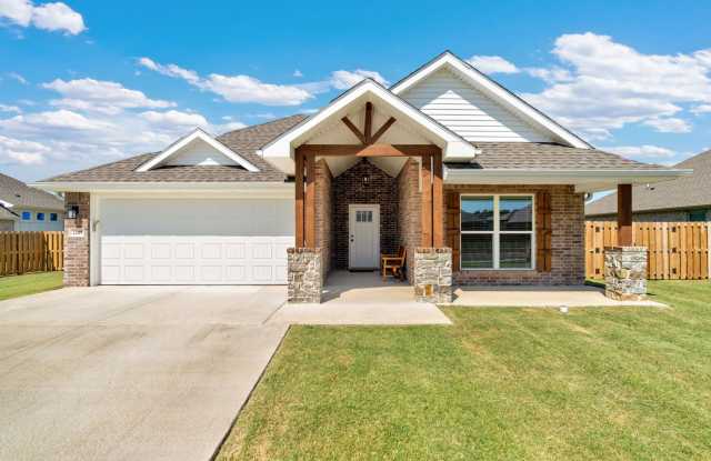 Newly built 3 Bed 2 bath home with Large backyard