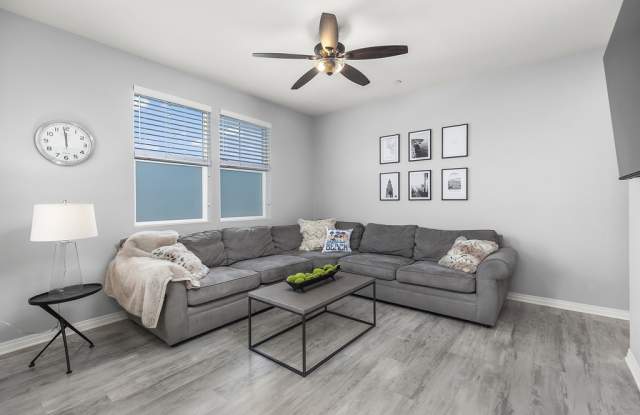 502 Lark Way