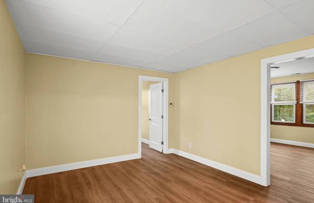 35 THIRD Avenue unit: C