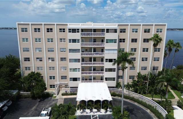 1900 Clifford Street unit: 201