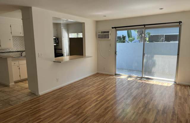 735 North Sycamore Avenue