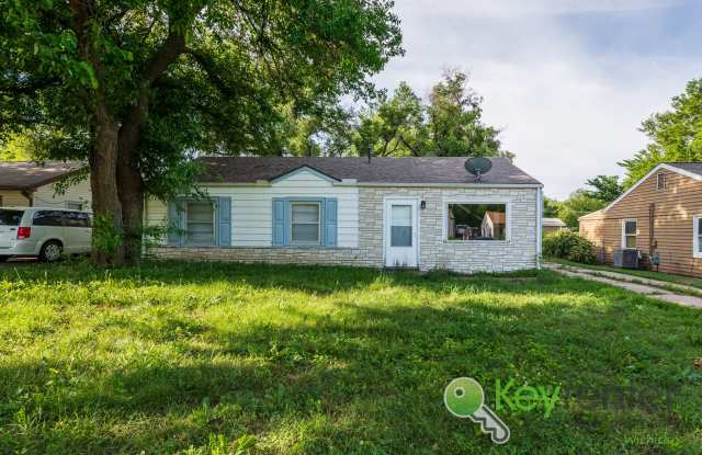 Photo of Cute 3 bedroom house near shopping, restaurants, and easy highway access!