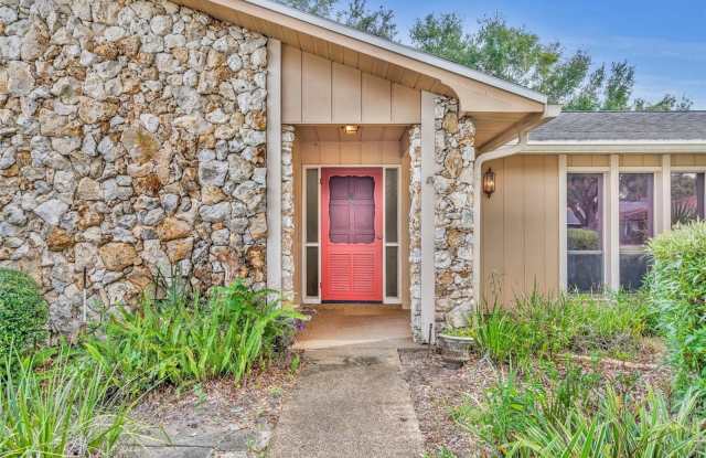 240 WHITE OAK CIRCLE