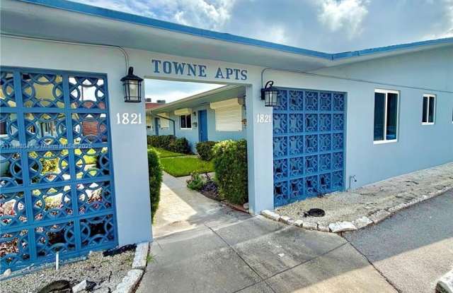 Photo of 1821 N 17th Ct