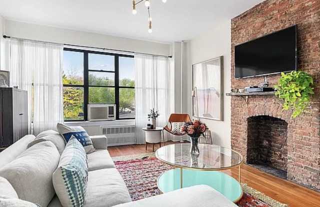 916 Union St Apt 2A