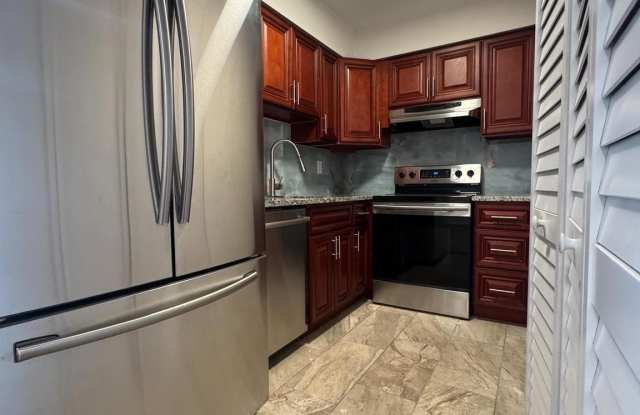 1023 OAKWOOD Drive unit: 1