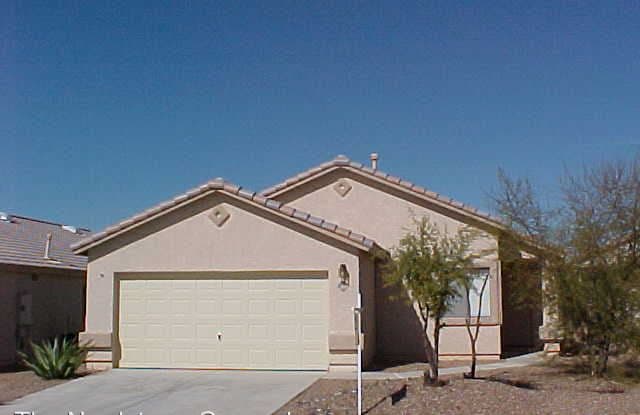 2639 W Cezanne Circle - 2639 West Cezanne Circle, Casas Adobes, AZ 85741