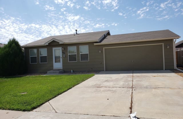 922 E 24th St Ln - 922 East 24th Street Lane, Greeley, CO 80631