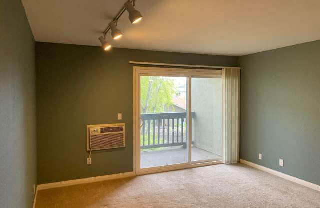 Adorable 2 Bedroom in Livermore Available June! - 1087 Murrieta Boulevard, Livermore, CA 94550