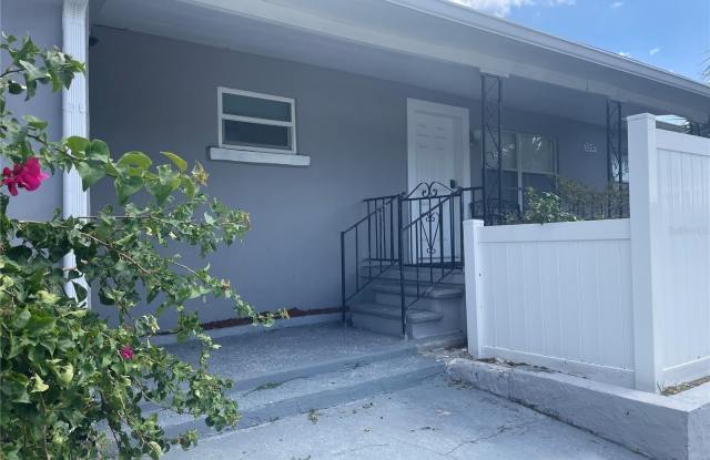 3207 N HOWARD AVENUE