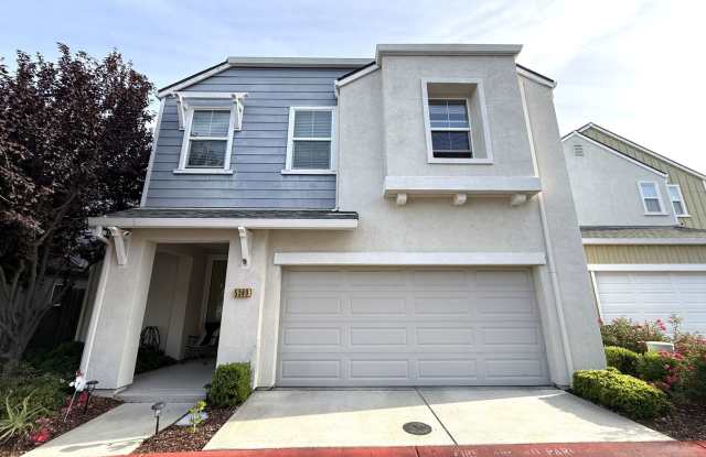 Great 4bd/3ba Home with 2 Car Garage!