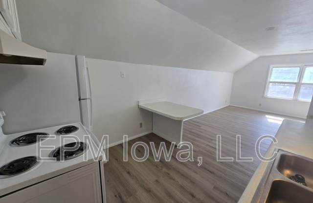 1125 1/2 Mulberry Street