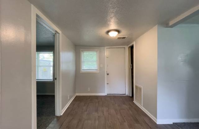 1521 & 1521 1/2 E Kirby Ave (AARC Management, LLC)