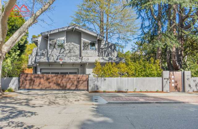 10 Crescent Drive