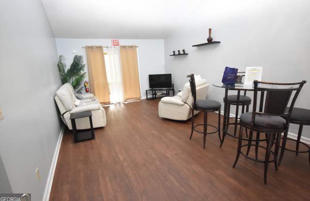 304 Admirals Walk Drive