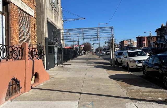 3820 N BROAD Street unit: 5