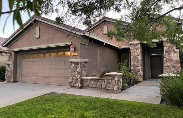 Experience Luxury Living in Empire Ranch: Elegant Home with Modern Amenities and Serene Outdoor Retreat!