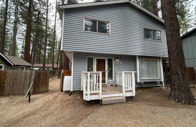 4 Bedroom + Family Room - Spacious Home with Yard