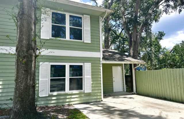 501 Yellowwood Court