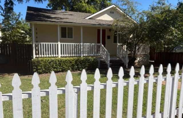 Charming 2 bedroom, 1.5 bath home in Old Folsom near Sutter Street