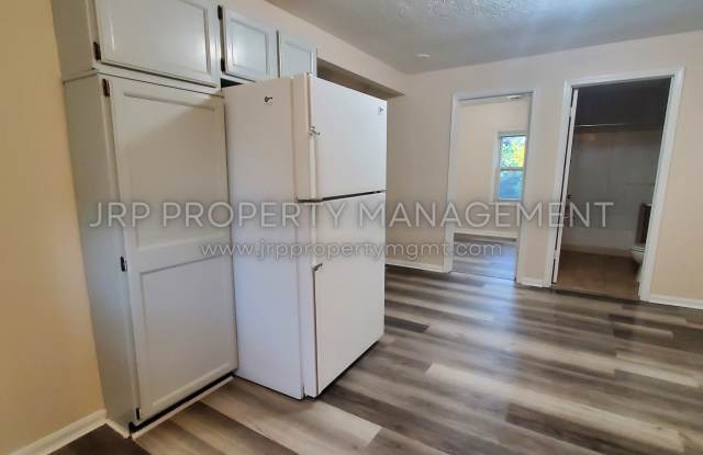 500 S. Elm Ave upper Unit