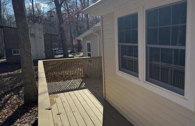 867 Underwood Road W