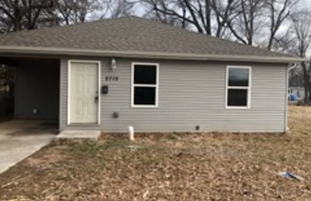 2715 W. Lincoln - 2715 West Lincoln Street, Springfield, MO 65802