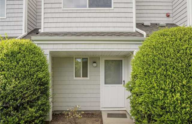 220 Montauk Hwy