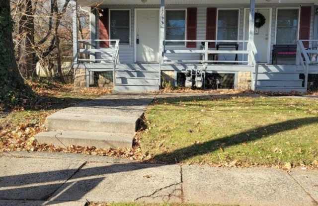 Photo of 1613 E 2Nd St