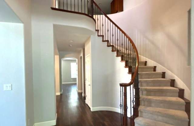 7158 Coldwater Street