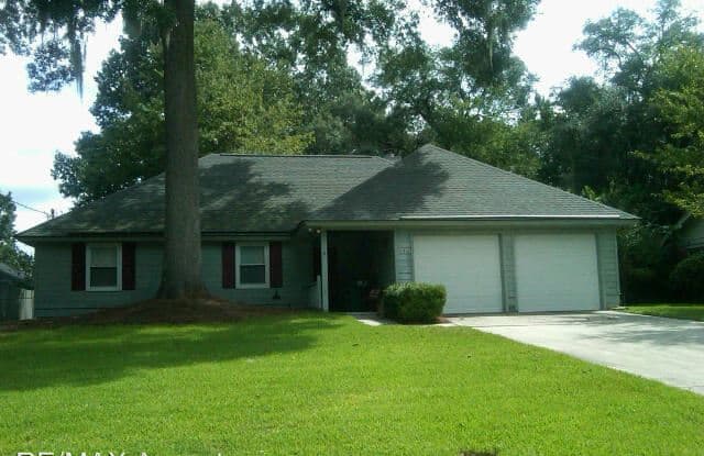 130 Live Oak Dr - 130 Live Oak Dr, Richmond Hill, GA 31324