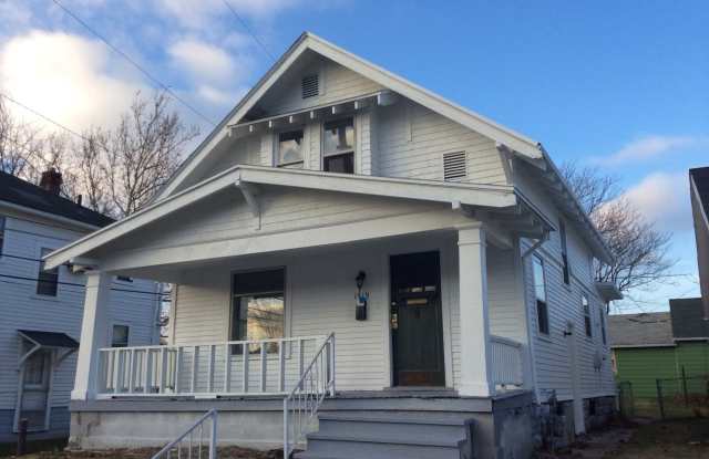 3 bedroom, 1.5 bath, Near Indiana Tech at 1819 Luther St